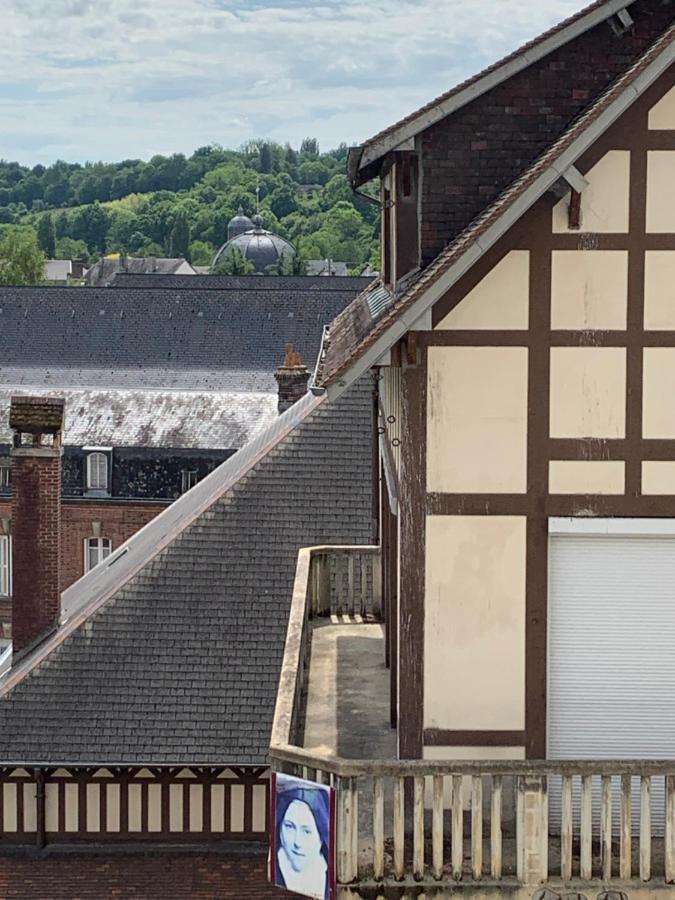 Au Coeur De Lisieux 83 M2 Et Vue Sur La Basilique Apartment Luaran gambar