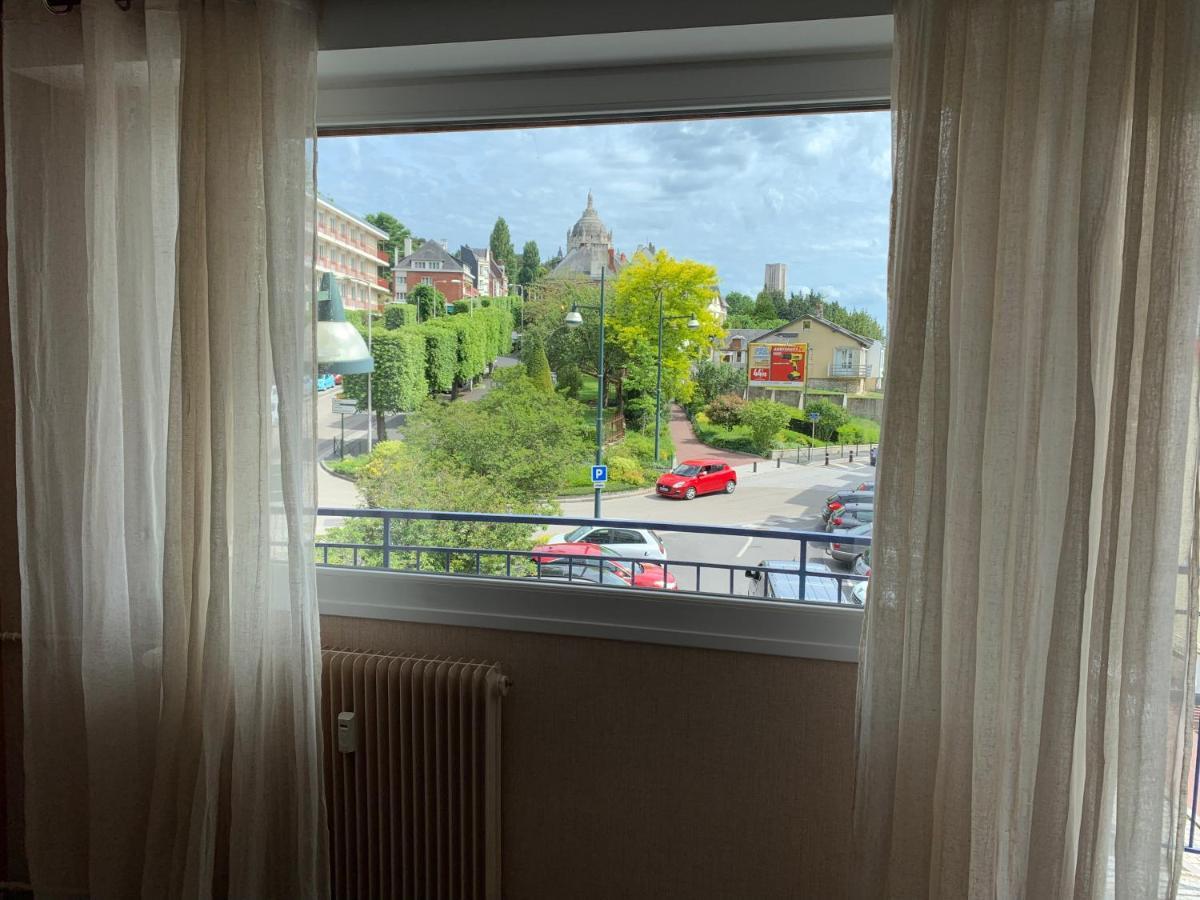 Au Coeur De Lisieux 83 M2 Et Vue Sur La Basilique Apartment Luaran gambar