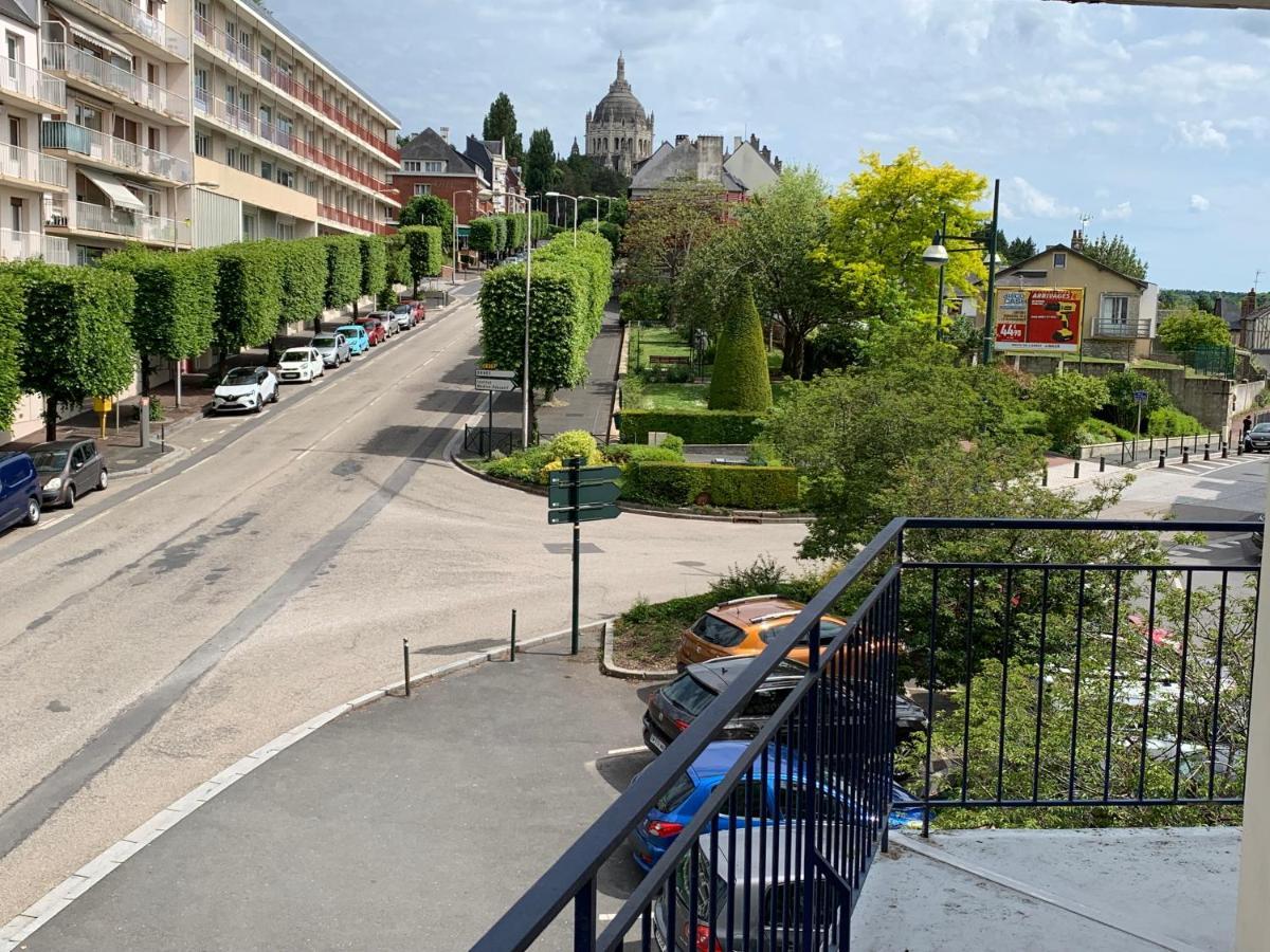 Au Coeur De Lisieux 83 M2 Et Vue Sur La Basilique Apartment Luaran gambar